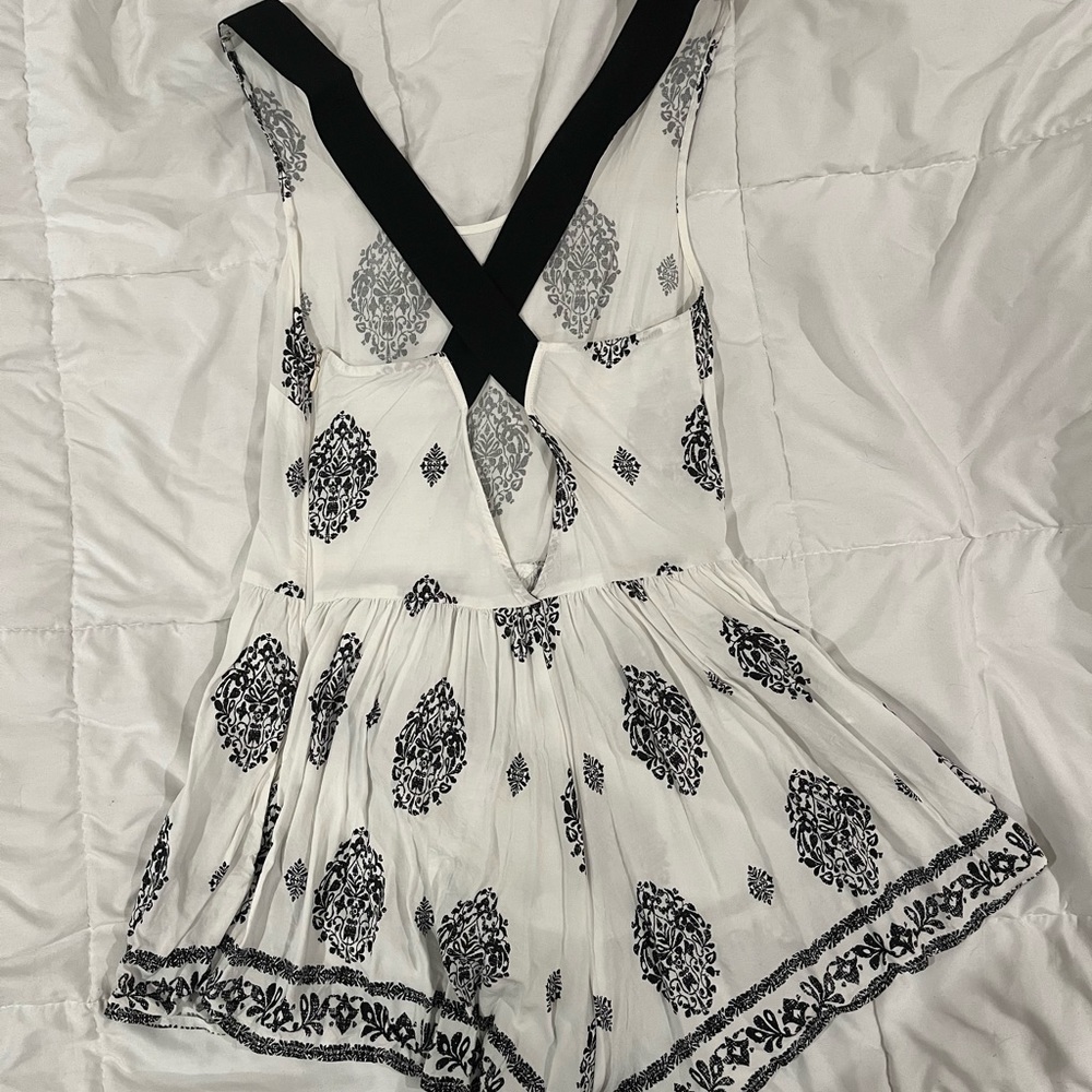 Forever 21 Criss Cross Back Romper - Picture 3 of 3